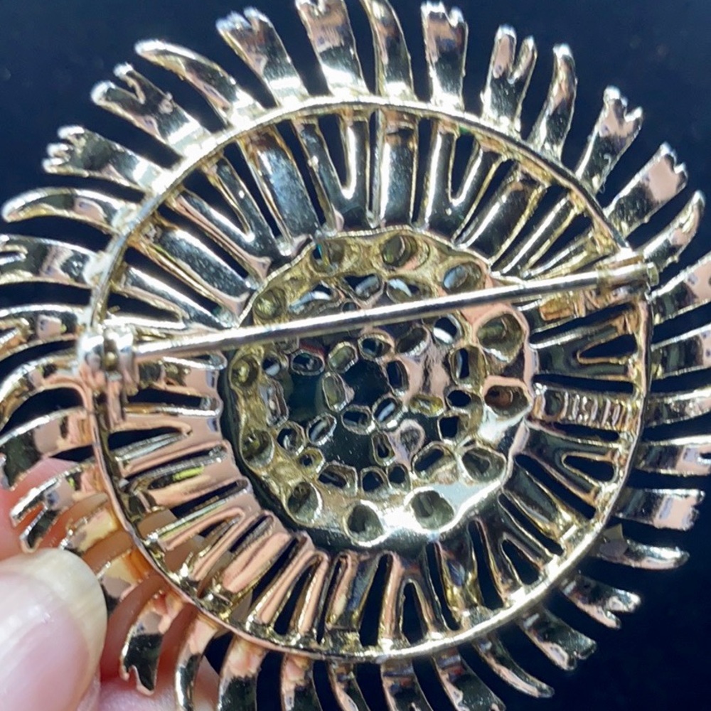 LISNER Rhinestone Pin - Picture 3 of 3